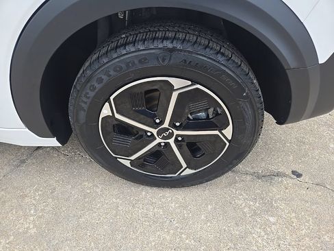 Used 2024 Kia Niro EX FWD image 22