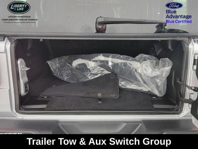 Used 2024 Jeep Wrangler Unlimited Sahara w/ Technology Group AWD/4WD image 16