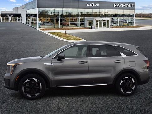 Certified 2025 Kia Sorento EX image 6
