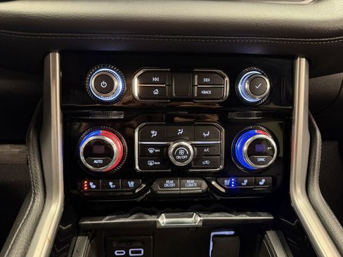 Used 2021 GMC Yukon XL Denali image 31