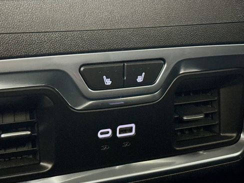 Used 2025 GMC Sierra 2500 SLT w/ SLT Premium Package image 26