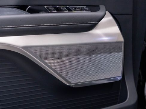 New 2026 Cadillac Vistiq Luxury w/ LPO, Floor Liner Package AWD/4WD image 16