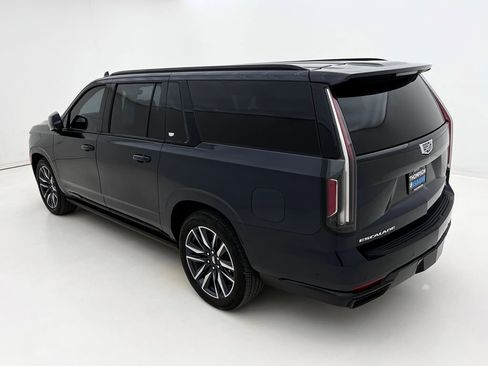 Used 2023 Cadillac Escalade ESV Sport Platinum image 9
