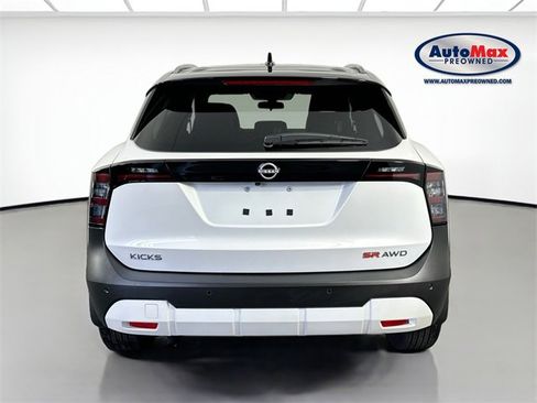 Used 2025 Nissan Kicks SR image 7