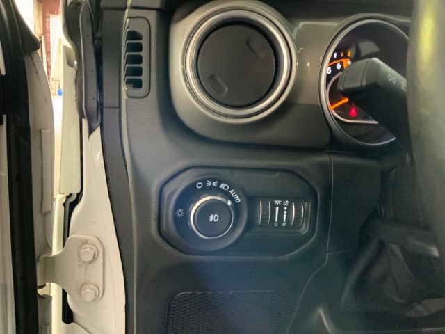 Used 2019 Jeep Wrangler Unlimited Sahara w/ Cold Weather Group AWD/4WD image 24