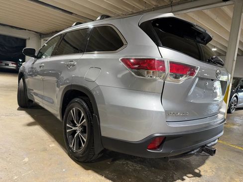 Used 2016 Toyota Highlander XLE AWD/4WD image 3