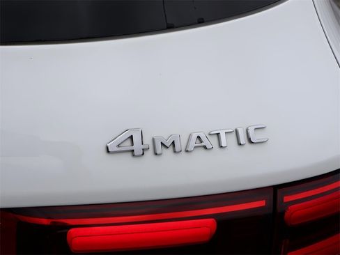 New 2025 Mercedes-Benz GLB 250 4MATIC image 9