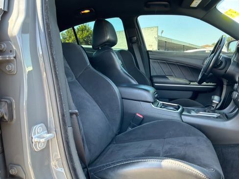 Used 2019 Dodge Charger Scat Pack w/ Dynamics Package RWD image 19
