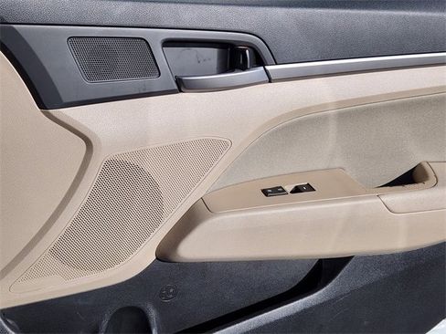 Used 2017 Hyundai Elantra SE w/ SE A/T Tech Package 03 image 12