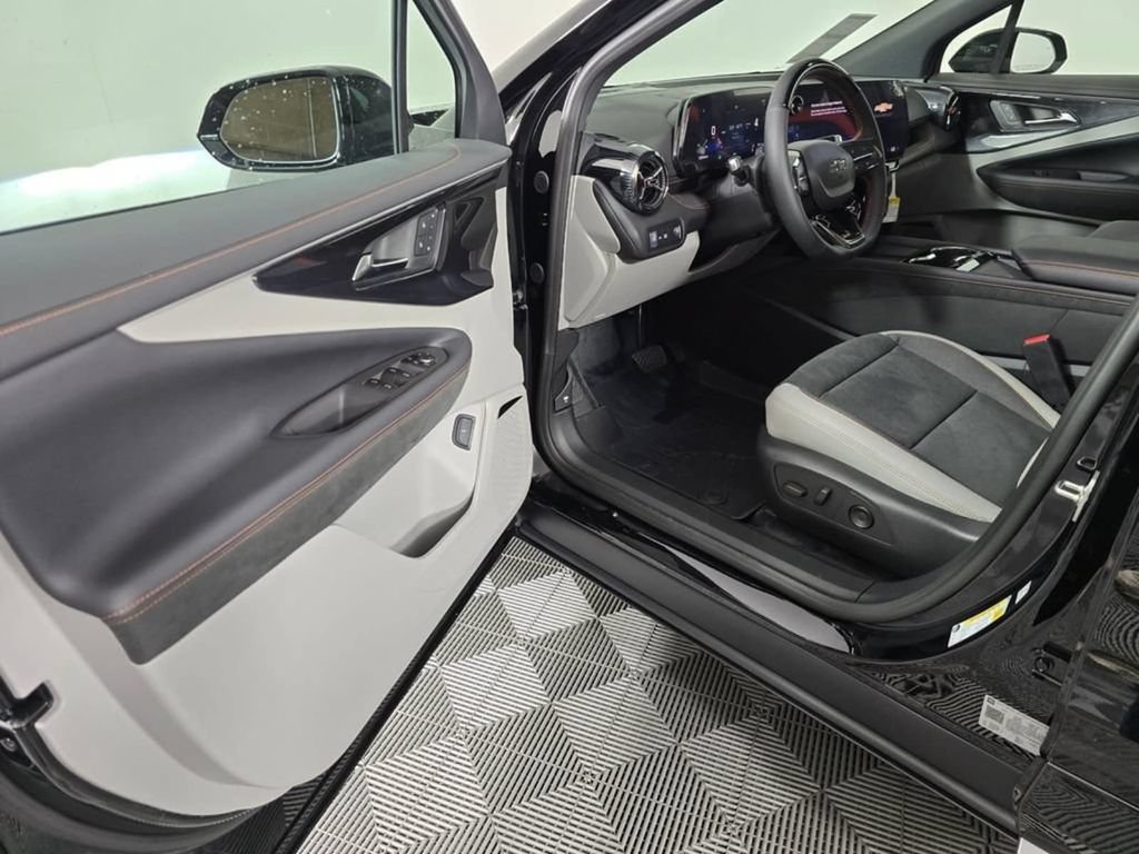 New 2026 Chevrolet Blazer EV SS w/ LPO, Blackout Package AWD/4WD image 21