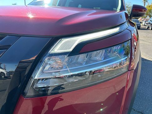 Used 2023 Nissan Pathfinder SL w/ SL Premium Package image 14