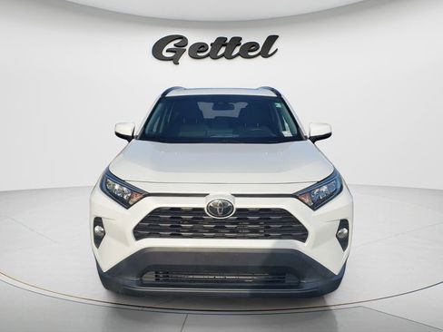 Used 2019 Toyota RAV4 XLE w/ Convenience Package FWD image 2