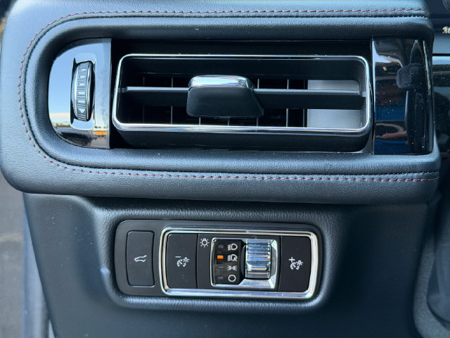 Used 2023 Lincoln Aviator Reserve w/ Equipment Group 201A RWD image 9