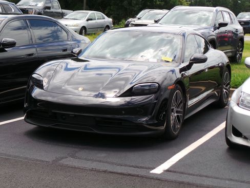 Used 2022 Porsche Taycan RWD image 2