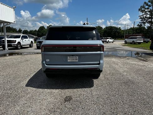 Used 2025 Lincoln Navigator Reserve AWD/4WD image 2