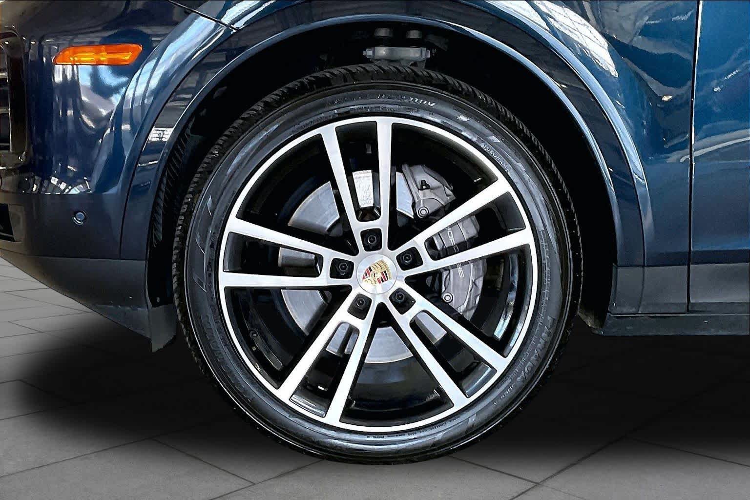 Used 2024 Porsche Cayenne Coupe w/ Premium Package Plus AWD/4WD image 10