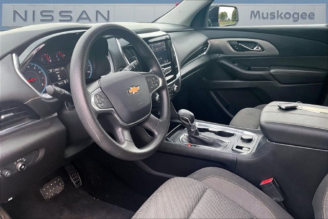 Used 2021 Chevrolet Traverse LS FWD image 17