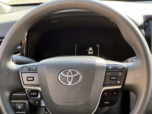 Used 2025 Toyota Camry LE FWD image 17