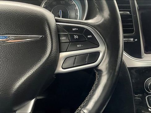 Used 2019 Chrysler 300 Limited image 18