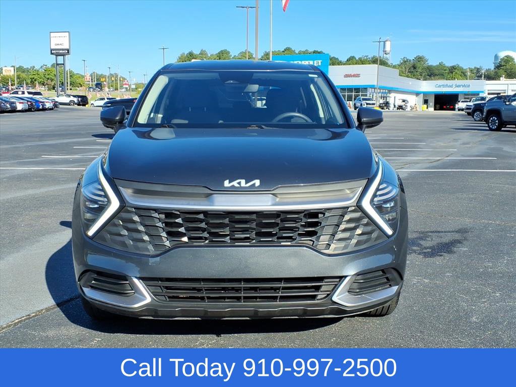 Used 2024 Kia Sportage LX FWD image 2