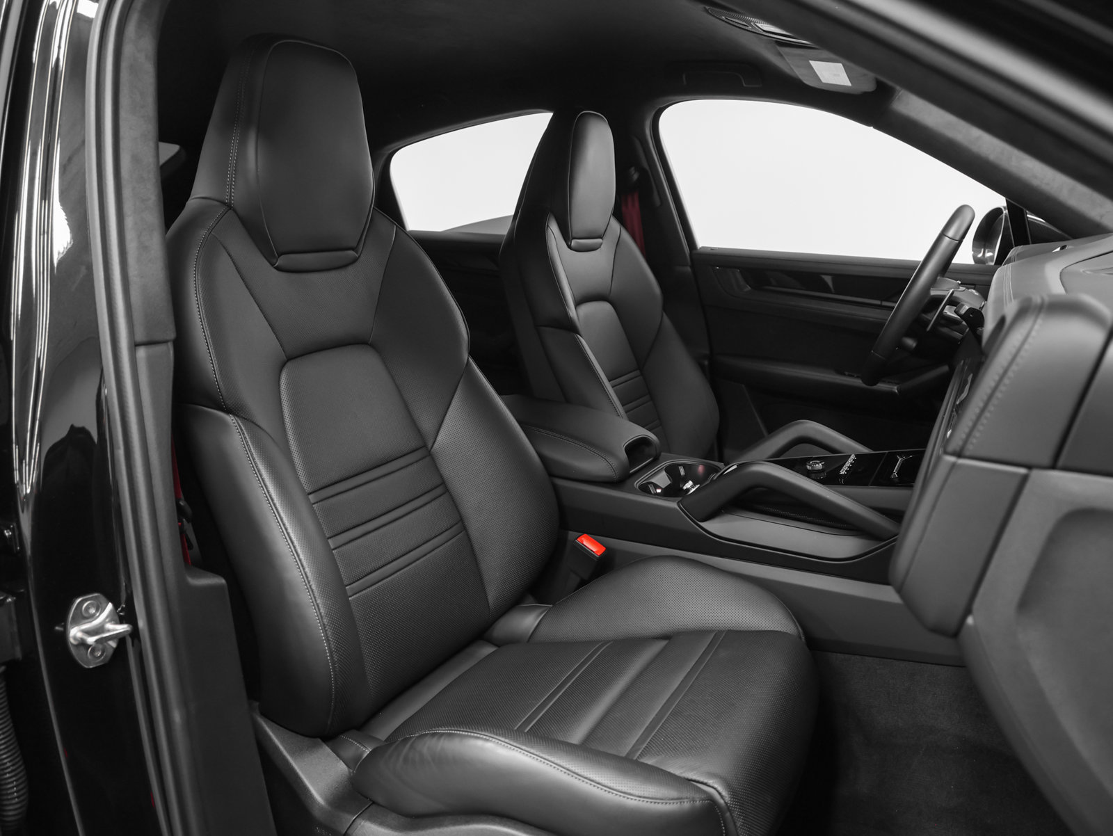 Certified 2024 Porsche Cayenne Turbo GT AWD/4WD image 28