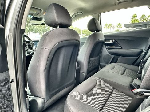 Used 2022 Kia Niro LXS image 12