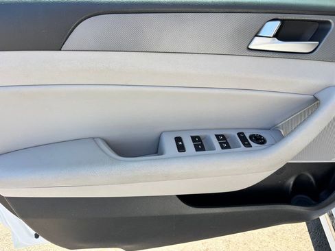 Used 2017 Hyundai Sonata Plug-In Hybrid FWD image 11