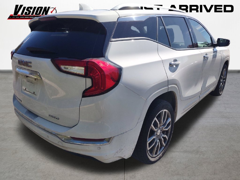 Used 2024 GMC Terrain Denali w/ Denali Premium Package AWD/4WD image 5
