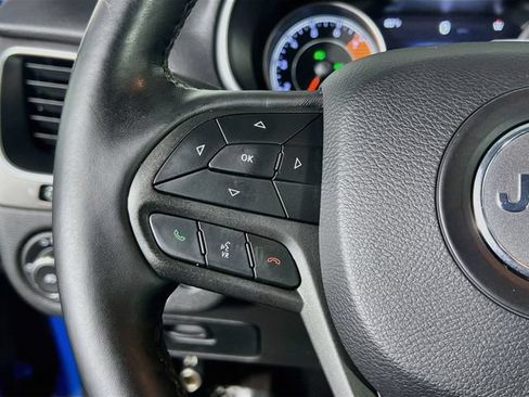 Used 2019 Jeep Cherokee Trailhawk w/ Comfort/Convenience Group AWD/4WD image 20