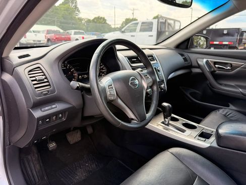 Used 2015 Nissan Altima 2.5 SL w/ Technology Package FWD image 11