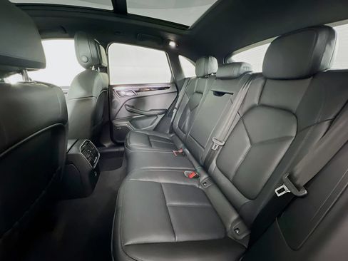 Certified 2026 Porsche Macan AWD/4WD image 24