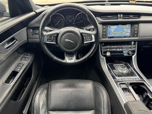 Used 2016 Jaguar XF R-Sport image 10