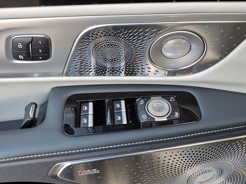 Certified 2025 Lincoln Nautilus Reserve image 18