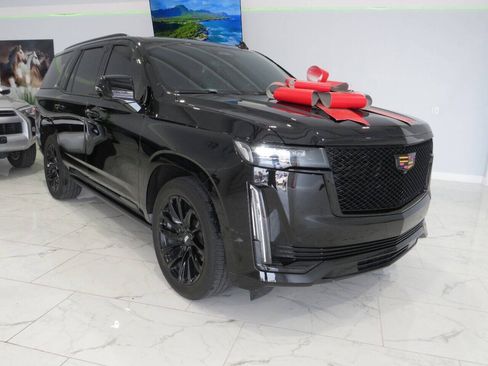 Used 2021 Cadillac Escalade Sport Platinum w/ Heavy-Duty Trailer Package AWD/4WD image 2