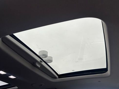 Used 2020 Chevrolet Traverse LT w/ LT Premium Package image 16