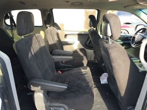 Used 2014 Dodge Grand Caravan SXT image 18