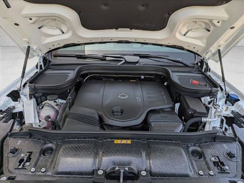 Certified 2025 Mercedes-Benz GLS 450 4MATIC image 17