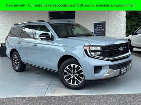 Used 2025 Ford Expedition Platinum AWD/4WD image 1