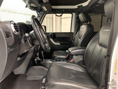 Used 2016 Jeep Wrangler Unlimited Rubicon w/ Connectivity Group image 4