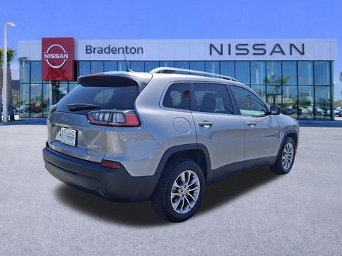 Used 2021 Jeep Cherokee Latitude Plus w/ Sun & Sound Group FWD image 5