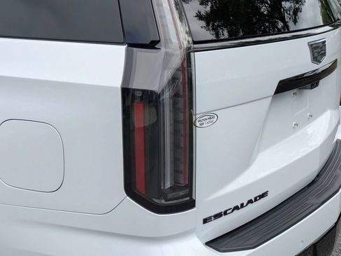 New 2026 Cadillac Escalade Platinum Sport AWD/4WD image 13