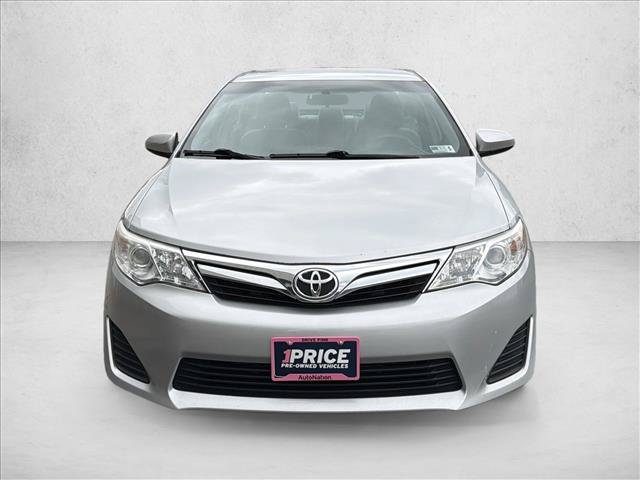 Used 2014 Toyota Camry LE FWD image 2