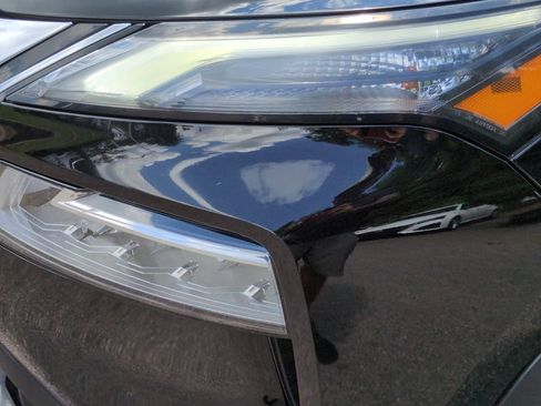 Used 2023 Nissan Rogue SV AWD/4WD image 13