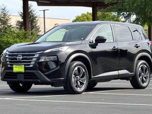 Used 2025 Nissan Rogue SV image 16