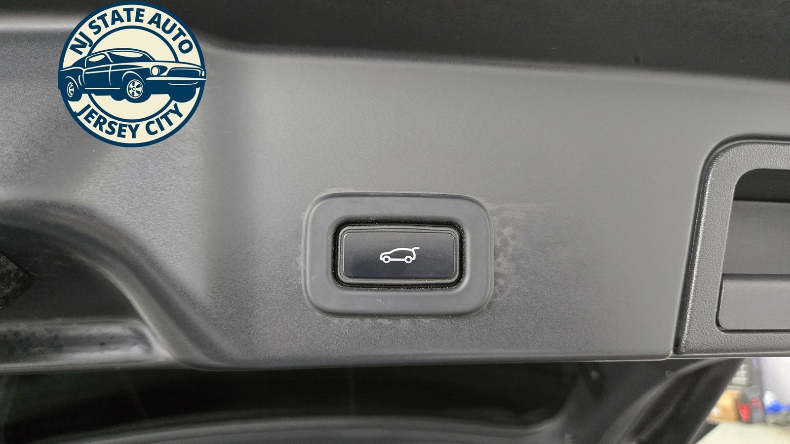Used 2022 Land Rover Range Rover Evoque SE AWD/4WD image 35