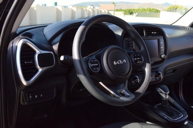 Used 2025 Kia Soul LX w/ LX Technology Package FWD image 43