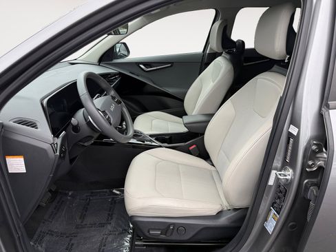 Used 2023 Kia Niro EX image 10