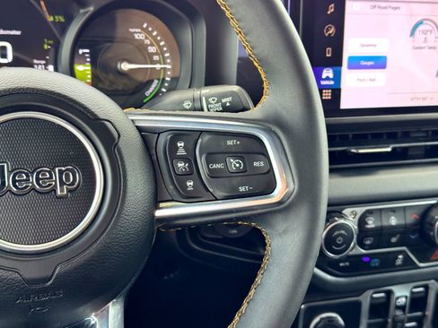 Used 2024 Jeep Wrangler Unlimited Sahara image 26