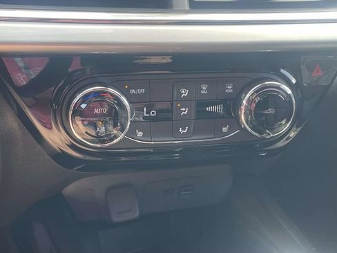 New 2026 Chevrolet Trax LT w/ LT Convenience Package FWD image 14