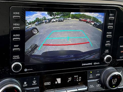 Used 2022 Toyota Highlander XLE image 21